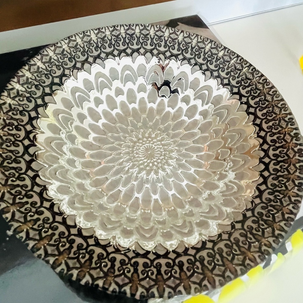 Decorative silver tone metallic bowl - Picture 4 of 12